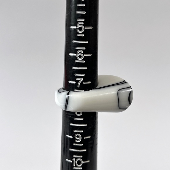 Vintage Lucite Ring Chunky White Black Marble Swirl Statement Unisex Acrylic J - Picture 5 of 15